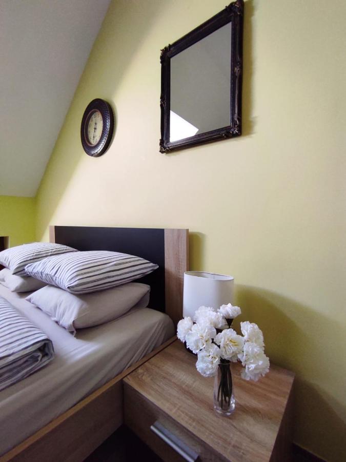 Accommodation "Old Town Dreznik" Rakovica Exterior foto